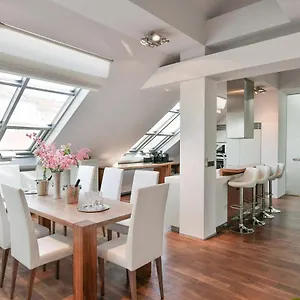 Luxury Penthouse With Sauna, Terrace, 250m2, 5bdrm, 3bthrm Appartamento Praga
